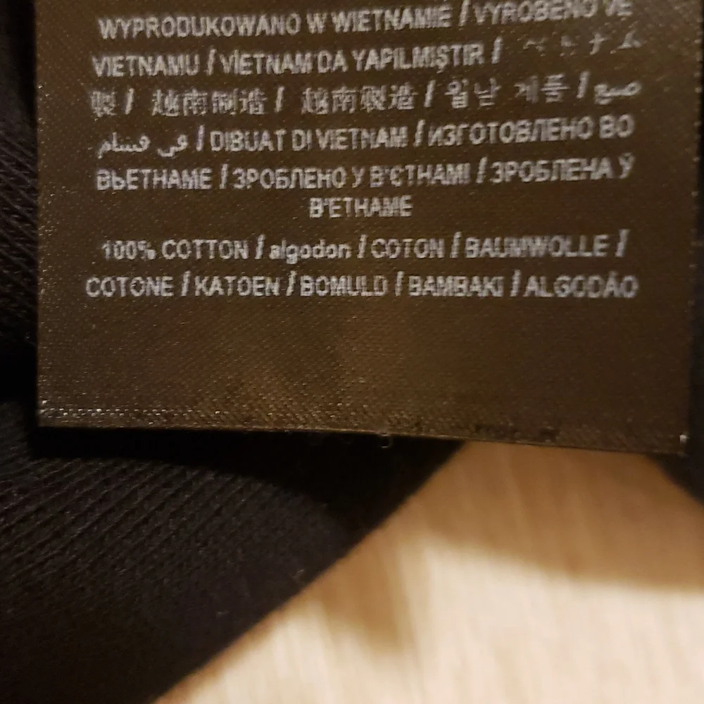 GUESS Women's Sweater - Picture 4 of 4